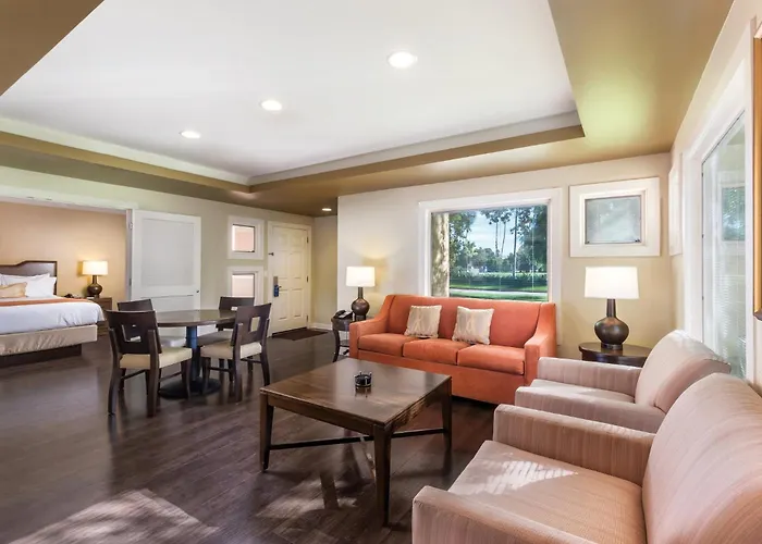 Orange Tree 1br *
